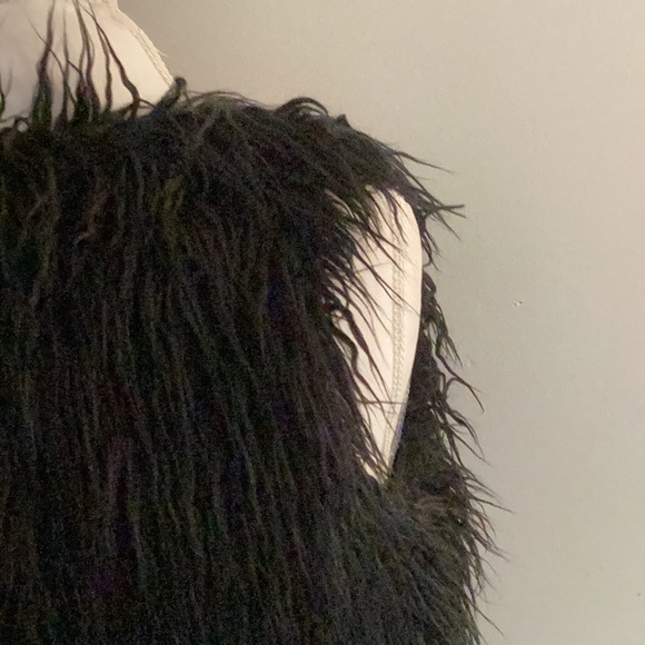 Blk, faux fur Vest - Picture 4 of 14